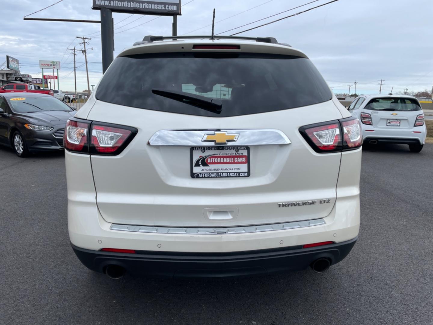 2014 White Chevrolet Traverse (1GNKRJKDXEJ) with an V6, 3.6 Liter engine, Automatic, 6-Spd transmission, located at 8008 Warden Rd, Sherwood, AR, 72120, (501) 801-6100, 34.830078, -92.186684 - Photo#6